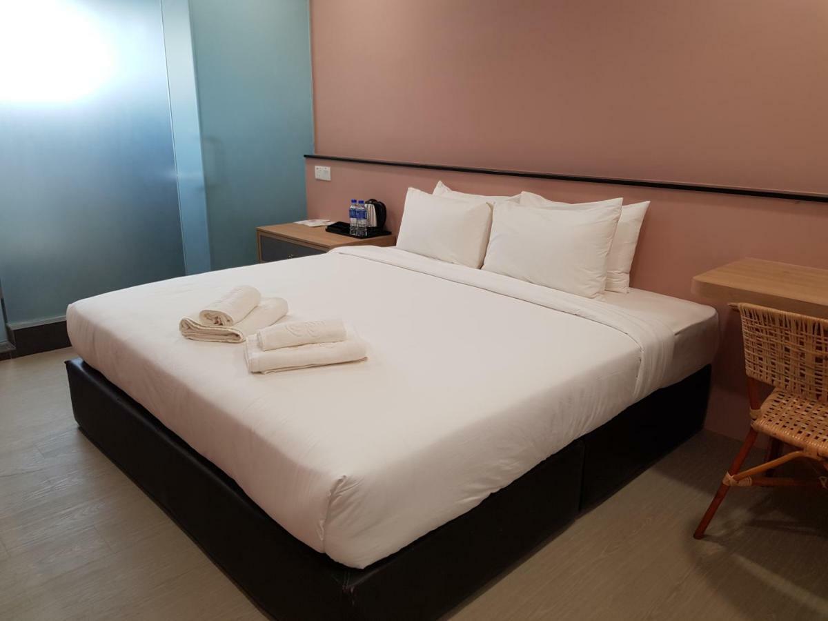 Bloommaze Boutique Hotel Кланг Экстерьер фото