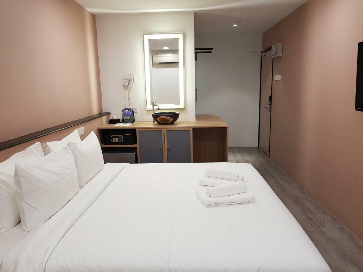 Bloommaze Boutique Hotel Кланг Экстерьер фото